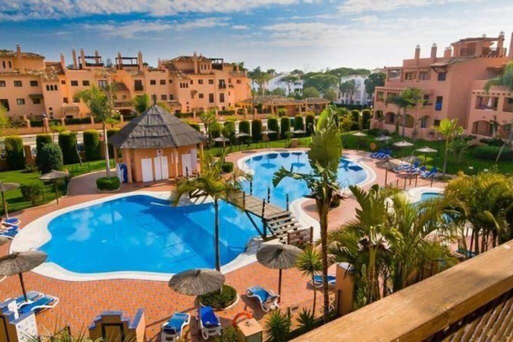 Costal Bliss Apartment Естепона Екстериор снимка