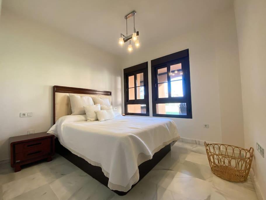 Costal Bliss Apartment Естепона Екстериор снимка